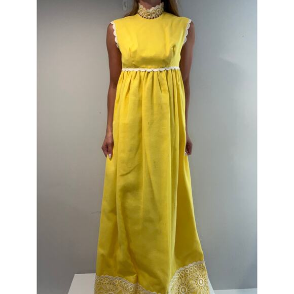 Vintage 1960s Yellow High Neck Column Dress w White Lace Contract Trim Small JL - Picture 1 of 12